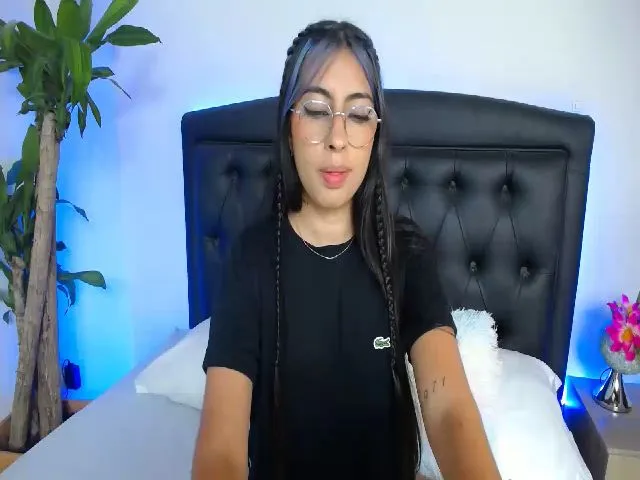 Live sex webcam photo for Mairerf #263192136