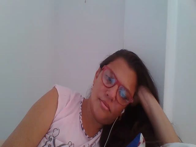 Live sex webcam photo for SweetLola01 #254237693