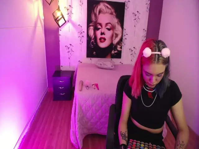 Live sex webcam photo for Spaaarkie #253804652