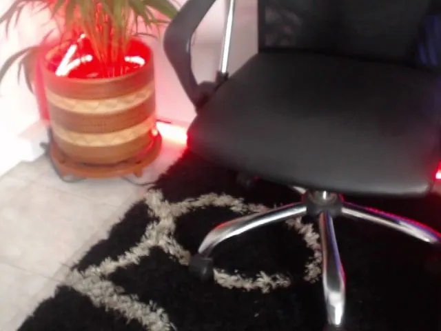 Live sex webcam photo for sophiie_fox #254660505