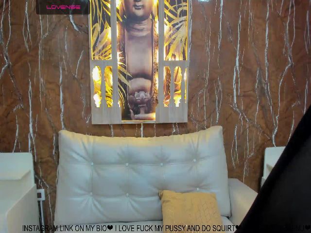 Live sex webcam photo for CurvyBlue #254626925