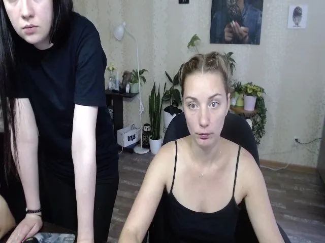Live sex webcam photo for Emi_lywild #256192466