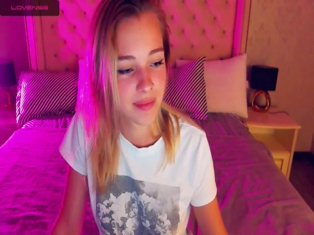 Live sex webcam photo for MariaCharming #254731374