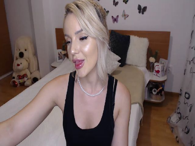 Live sex webcam photo for Cris_Tinne #258758106