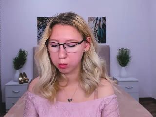 Live sex webcam photo for LizaSwan #251783327