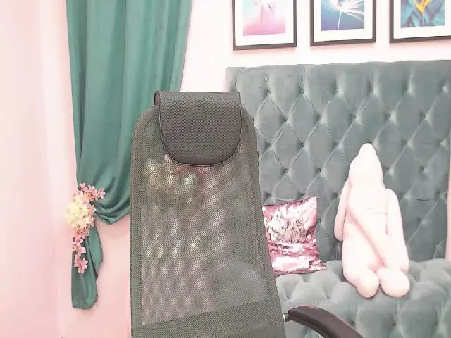 Live sex webcam photo for amyjune01 #260566819