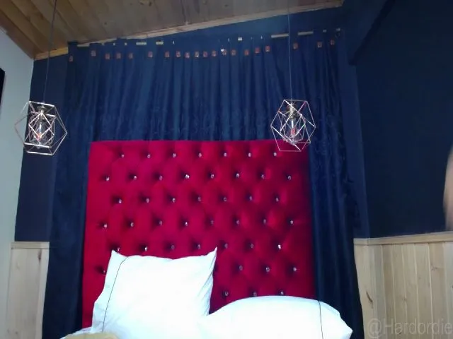 Live sex webcam photo for HardorDie #262210078
