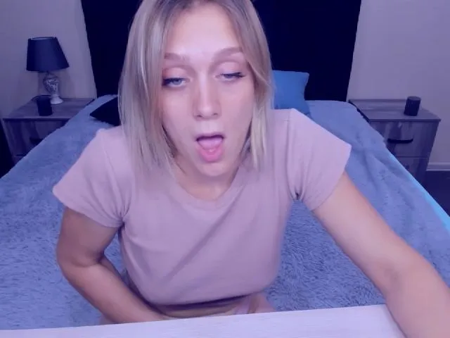 Live sex webcam photo for MeganKind #255899327