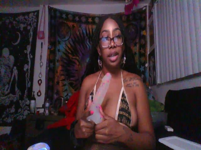 Live sex webcam photo for hennyhoneypot #255035613