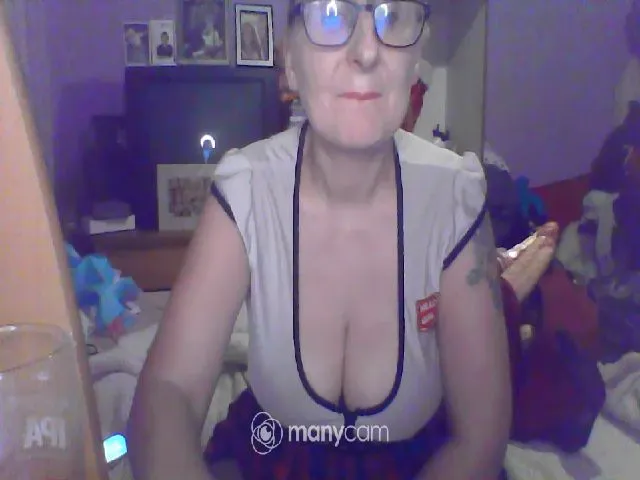 Live sex webcam photo for LoveableLucy #254295647