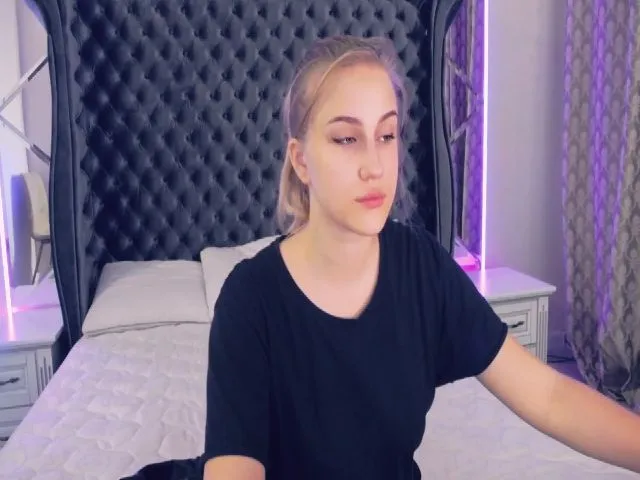 Live sex webcam photo for SantaGirll #254051536