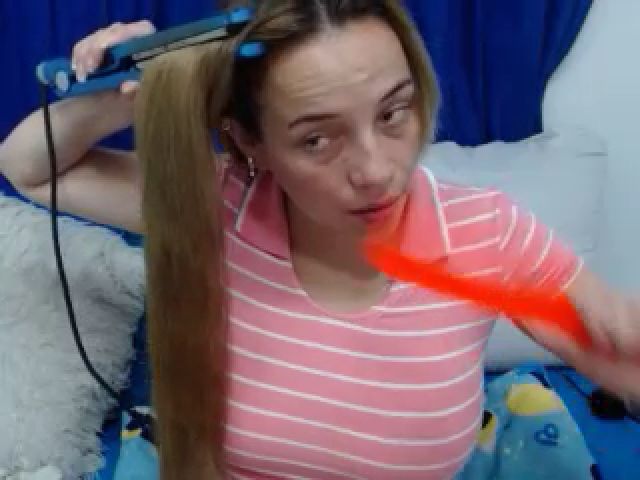 Live sex webcam photo for Honey21_ #254629163