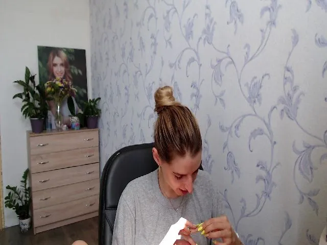 Live sex webcam photo for Springibabby #259162441