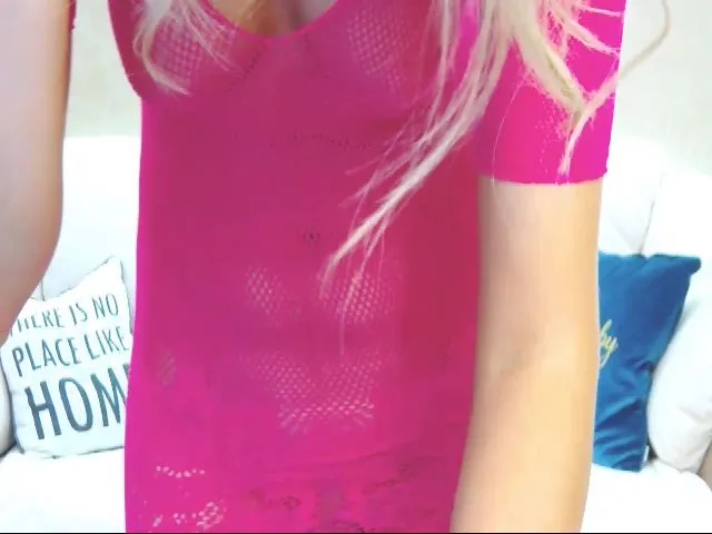 Live sex webcam photo for JulieDalton #256180392