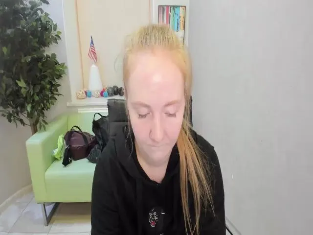 Live sex webcam photo for StunningKelly #254408335