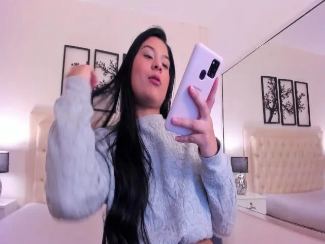 Live sex webcam photo for Mackenzie__20 #265062837