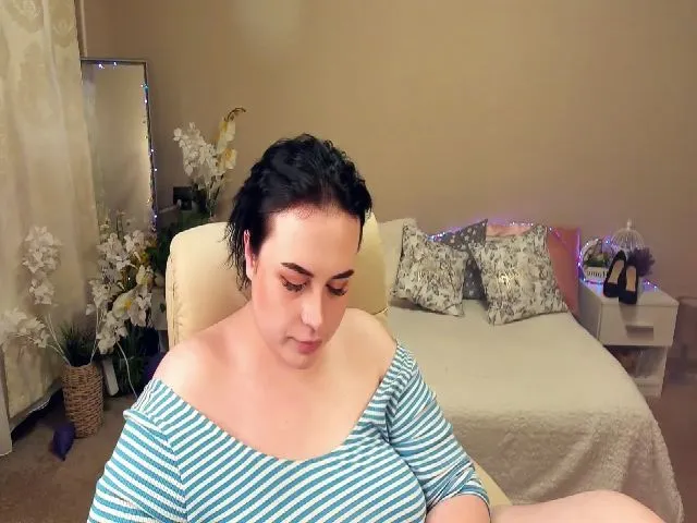Live sex webcam photo for SerahMirabeli #253738672