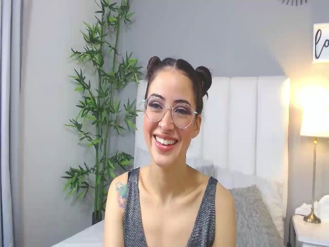 Live sex webcam photo for April_f #259232494