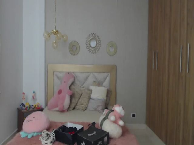 Live sex webcam photo for Emily_evans18 #254672610
