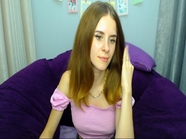 Live sex webcam photo for KristenKravit #265451304