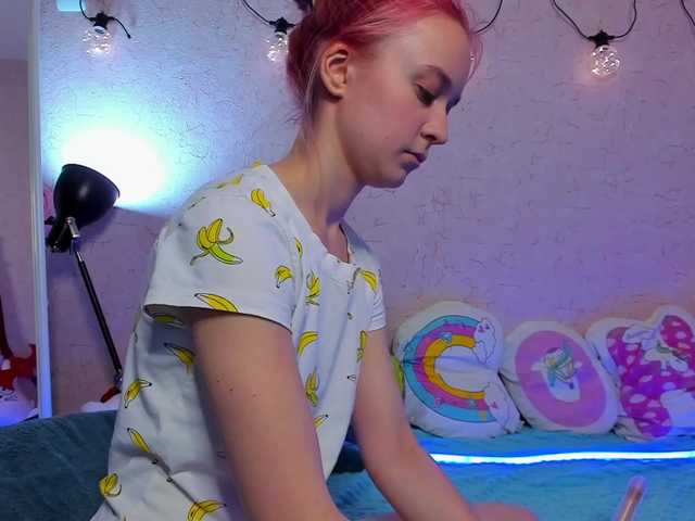 Live sex webcam photo for KiraLiLime #287989881