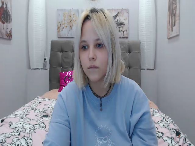 Live sex webcam photo for Helokit #253741903