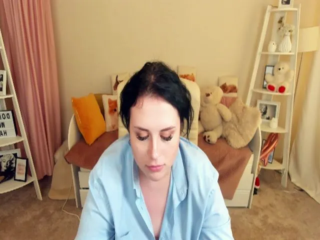 Live sex webcam photo for SerahMirabeli #263695653