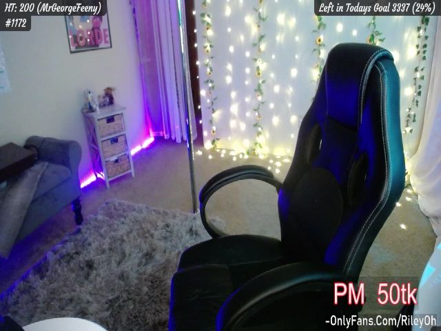 Live sex webcam photo for RileyOh #255830040