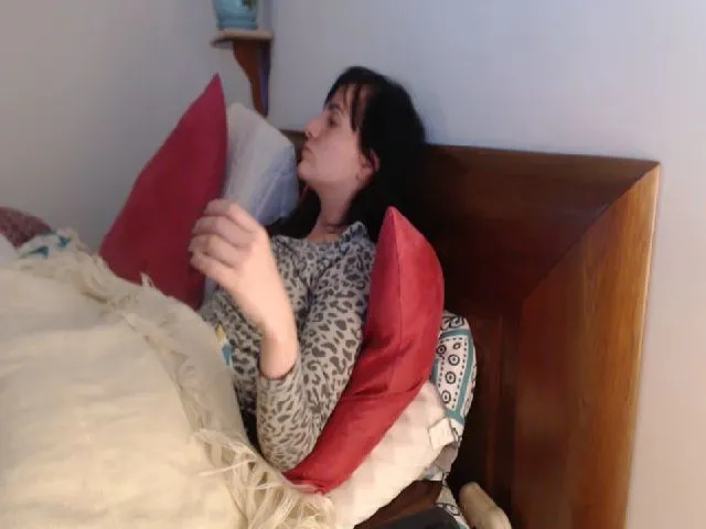 Live sex webcam photo for isabellazee2 #254957692