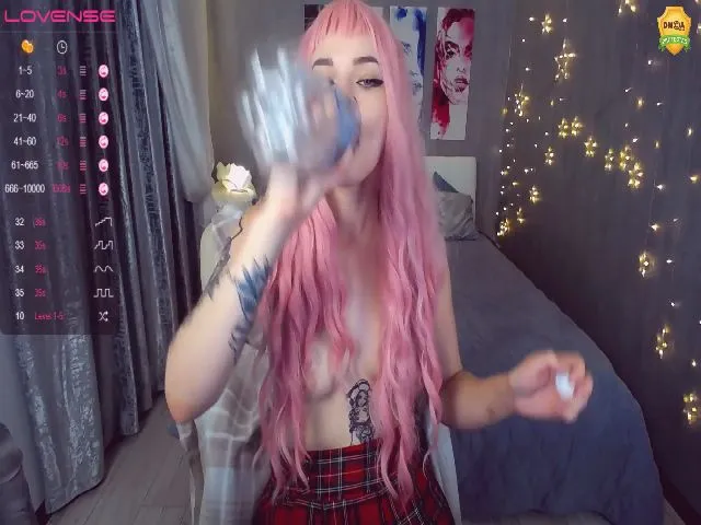 Live sex webcam photo for KerryBlair #254432162
