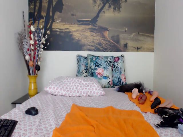 Live sex webcam photo for AikoTailor #287875975