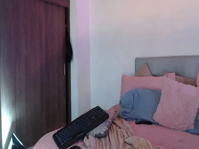 Live sex webcam photo for CALLIE_ANGEL1 #262828336