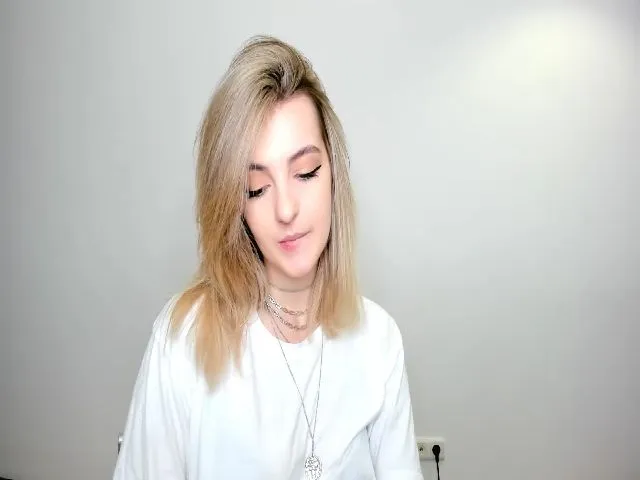 Live sex webcam photo for HelelGretta #265587876