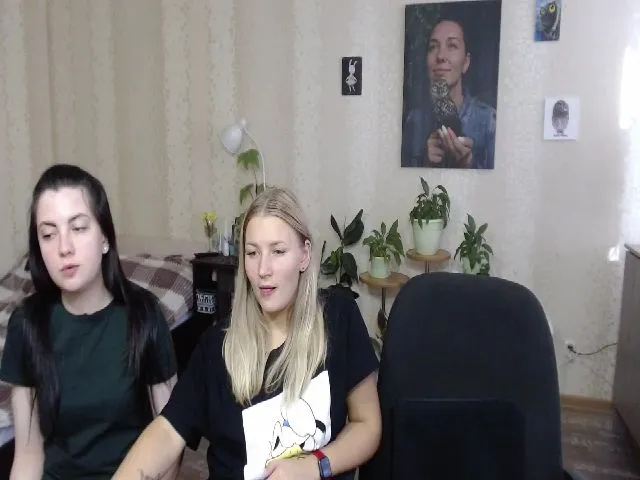 Live sex webcam photo for Emi_lywild #264353325
