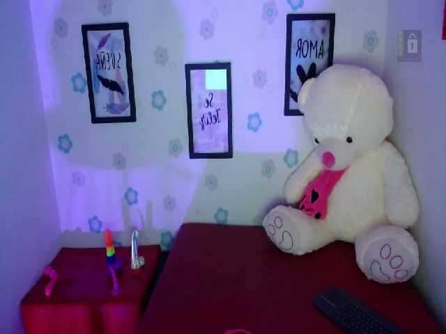 Live sex webcam photo for Alenaa_1 #258684729