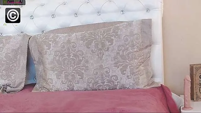 Live sex webcam photo for SensualEva #244967669