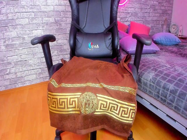 Live sex webcam photo for ChloeJakson #262691725