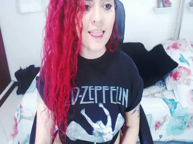 Live sex webcam photo for Twwiiggy #287851909