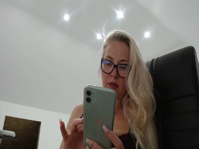 Live sex webcam photo for Singlemilff #261613036