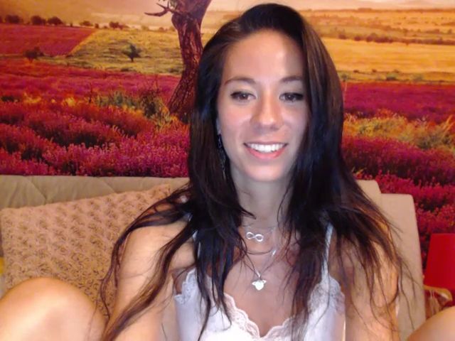 Live sex webcam photo for RoselynMoon #252935564