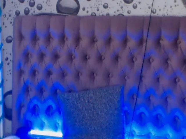 Live sex webcam photo for MaylyWalss #261090350