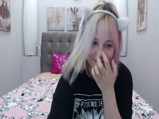 Live sex webcam photo for Helokit #254411998