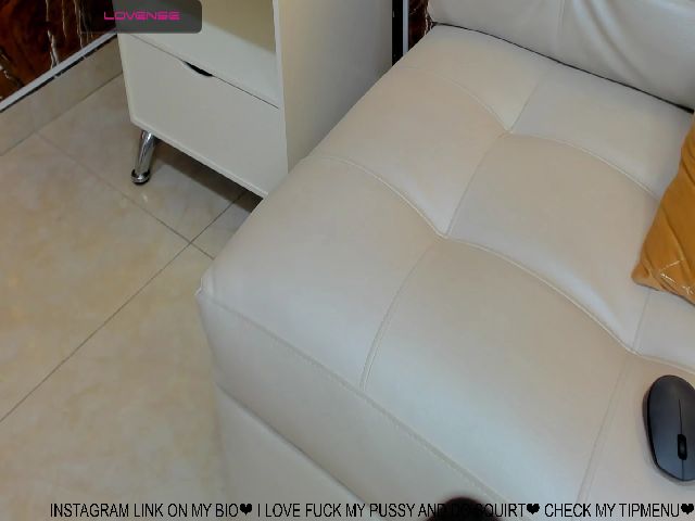 Live sex webcam photo for CurvyBlue #254721807