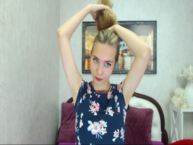 Live sex webcam photo for RossandaShy #252411637