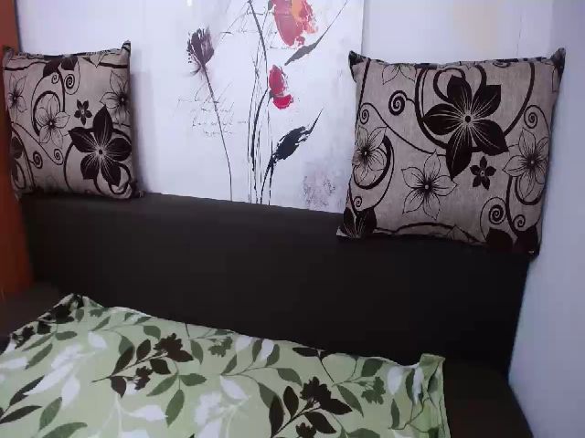 Live sex webcam photo for TeaseKate #258450079