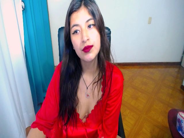 Live sex webcam photo for SUZZY23 #257890858