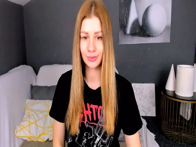 Live sex webcam photo for JuicyHelenX #258810625