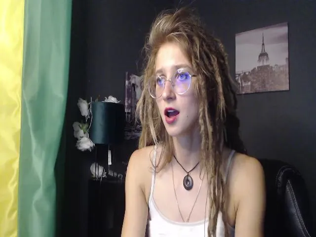 Live sex webcam photo for KINKYkeira #255586123
