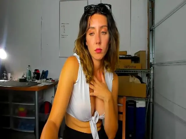 Live sex webcam photo for Casssie #253658102