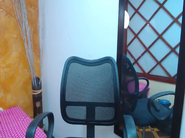 Live sex webcam photo for KellyJhons #265316493